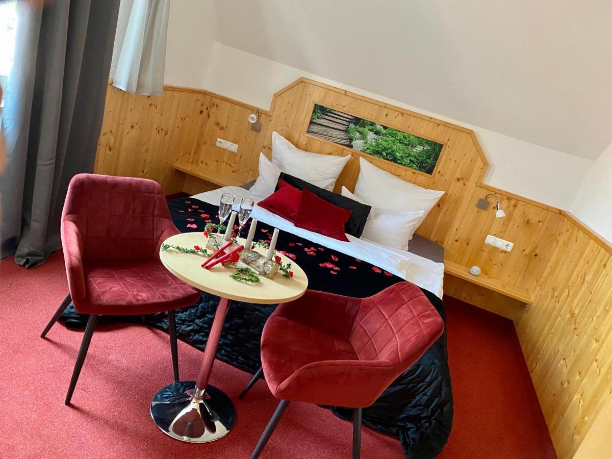 Hotel Wilder Mann Feuchtwangen Exteriör bild
