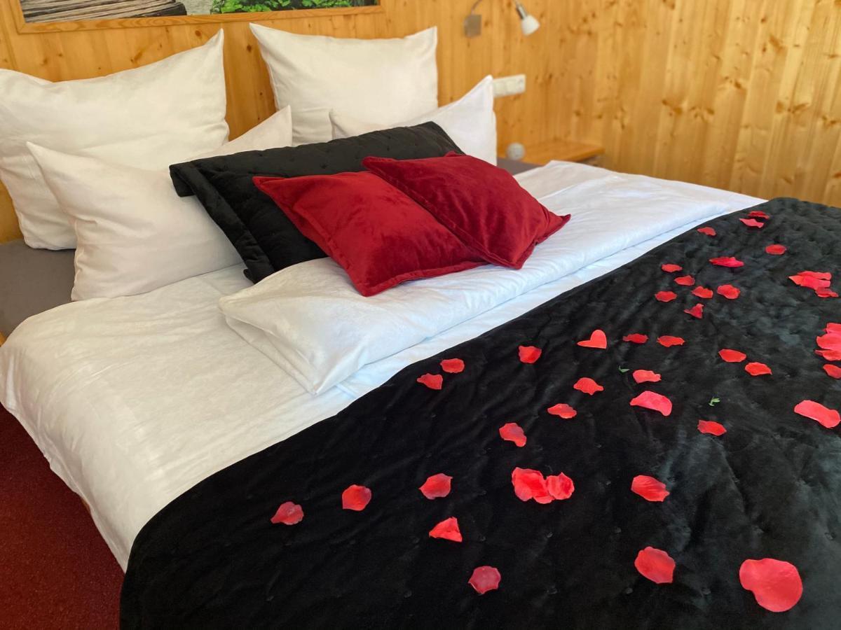 Hotel Wilder Mann Feuchtwangen Exteriör bild