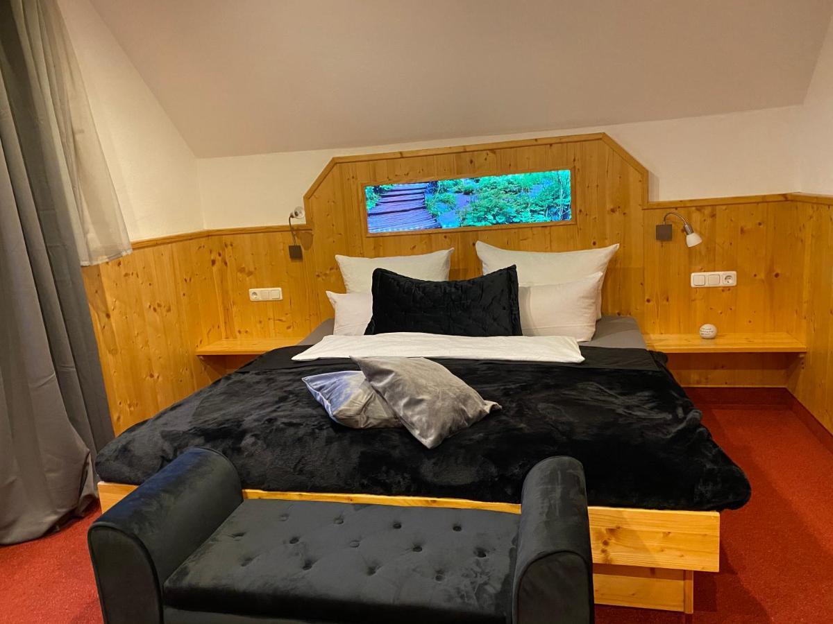 Hotel Wilder Mann Feuchtwangen Exteriör bild