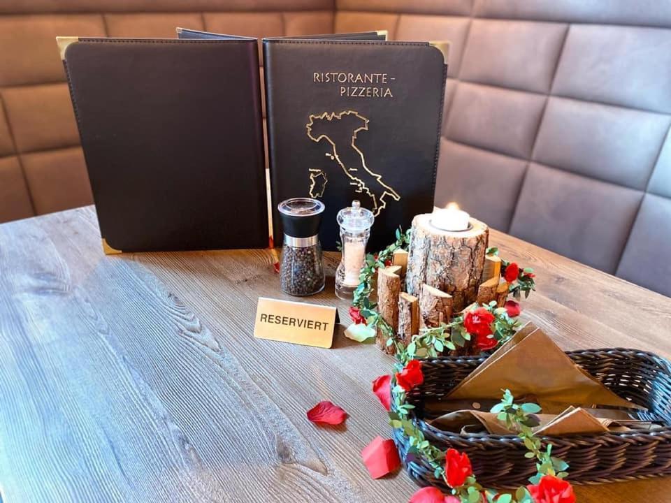 Hotel Wilder Mann Feuchtwangen Exteriör bild
